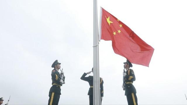 救援受困的小恐龙